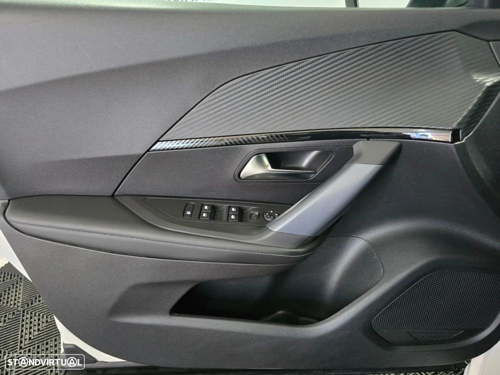 Peugeot 2008 1.2 PureTech Allure - 17