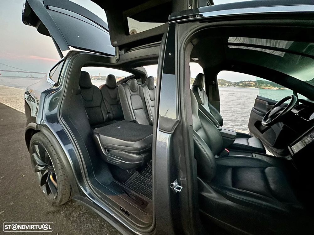 Tesla Model X - 19