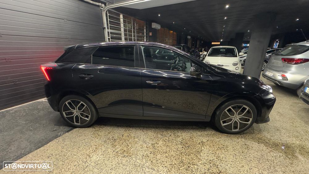 MG MG4 64 kWh Luxury - 5