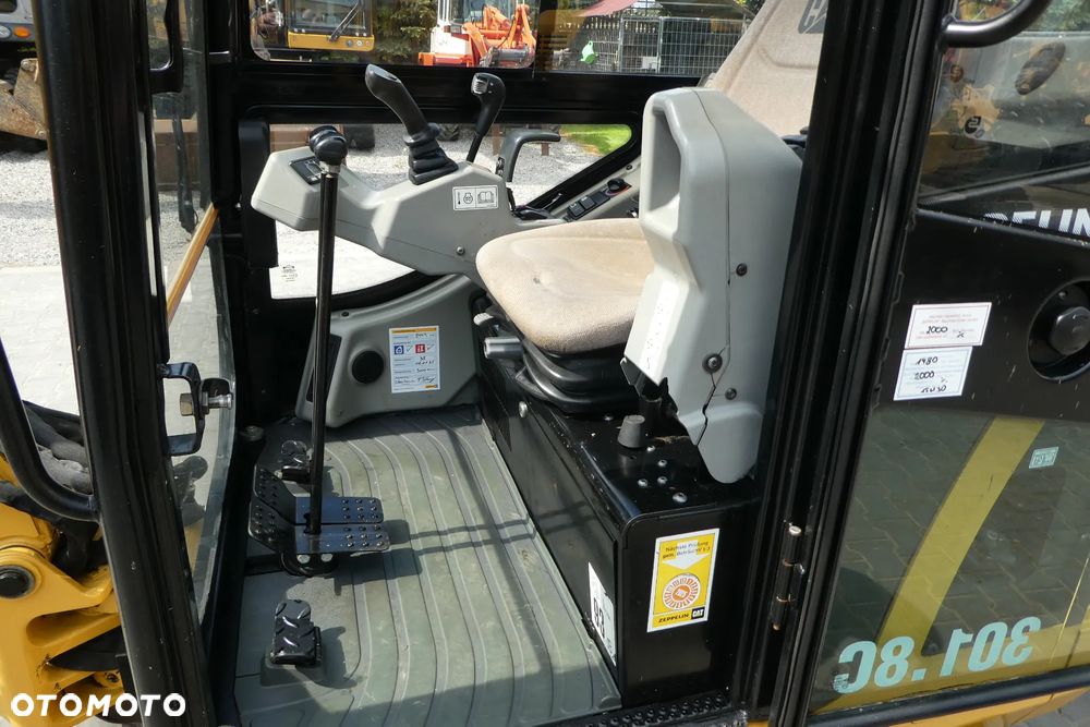 Caterpillar 301,8C PODWOZIE ROSUWANE - 18