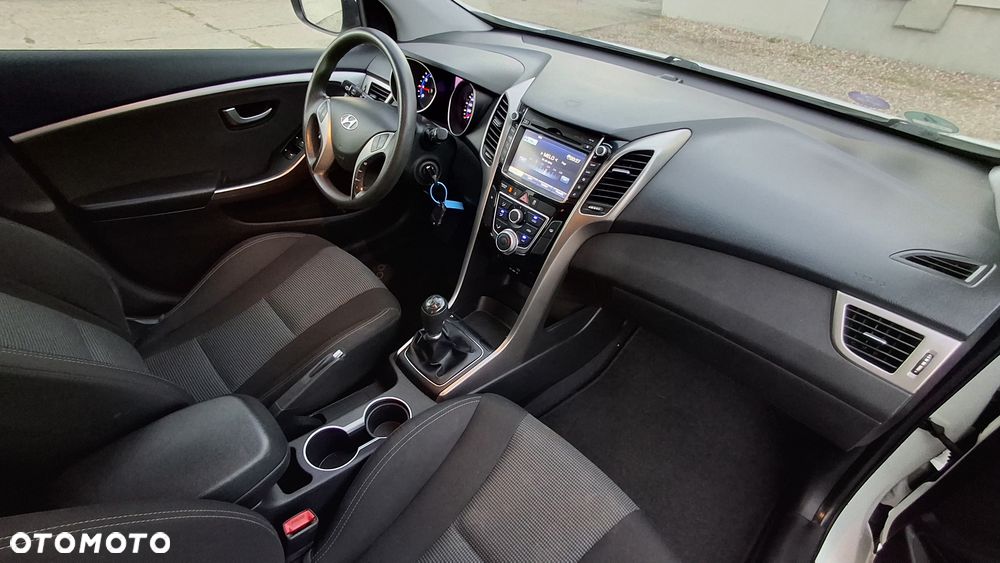 Kia Ceed - 11