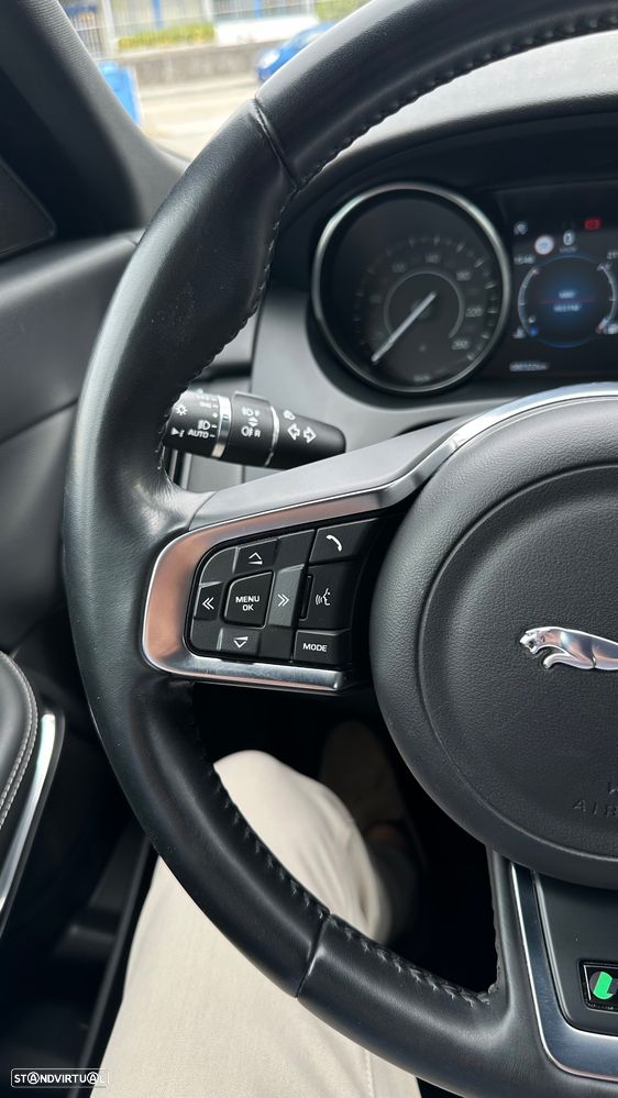 Jaguar E-Pace D150 R-Dynamic - 33