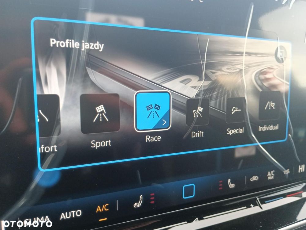 Volkswagen Golf - 10