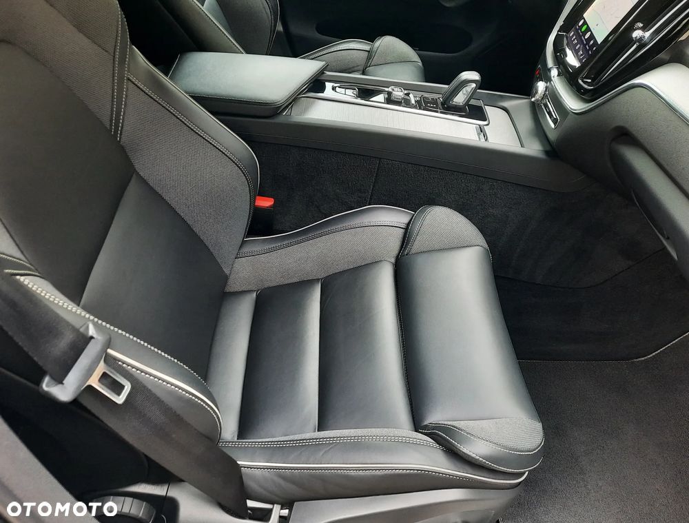 Volvo XC 60 B4 B R-Design - 24
