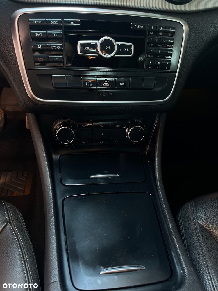 Mercedes-Benz CLA 250 4Matic 7G-DCT - 13