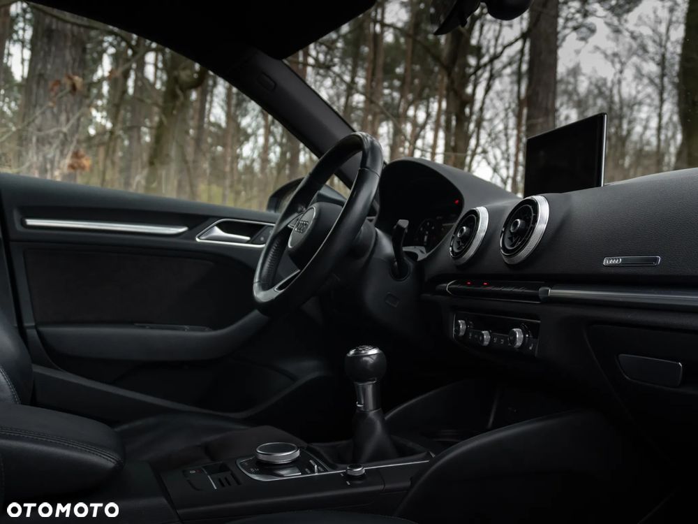 Audi A3 Sportback 2.0 TDI S line Sportpaket - 31