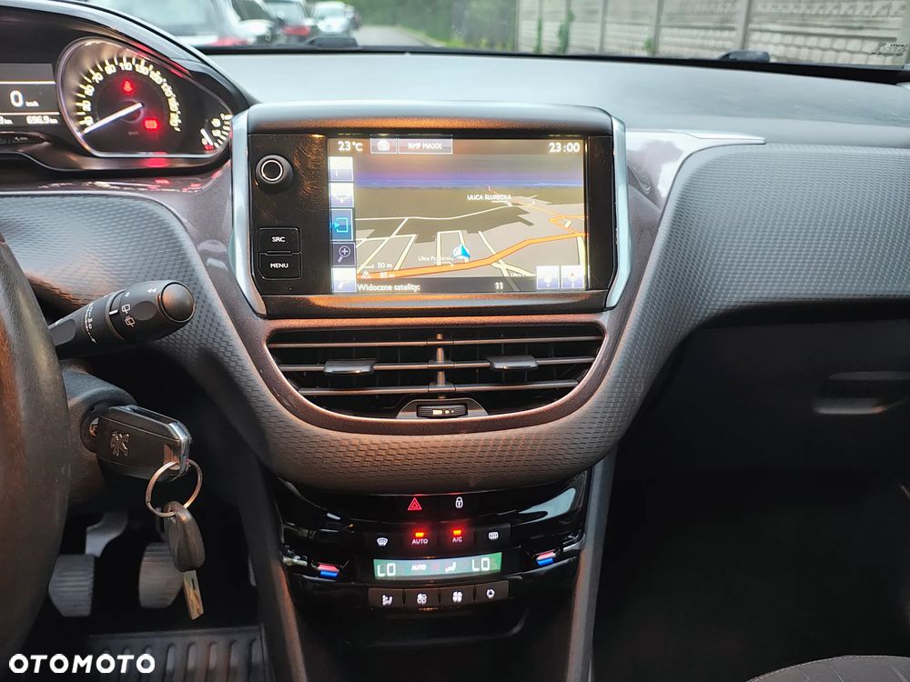 Peugeot 2008 1.2 Pure Tech Style - 12