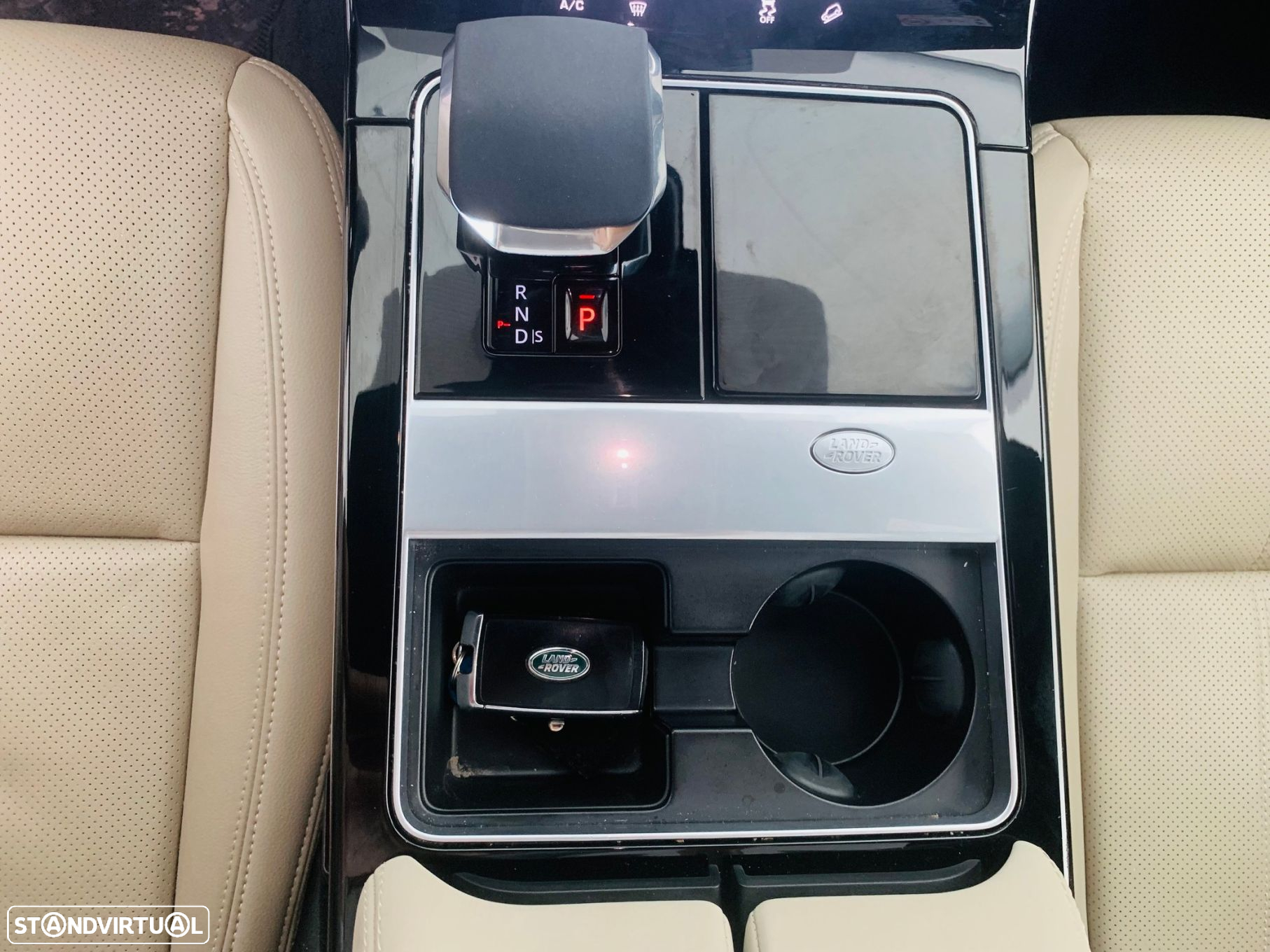 Land Rover Range Rover Velar 2.0 P400e AWD R-Dynamic HSE - 32