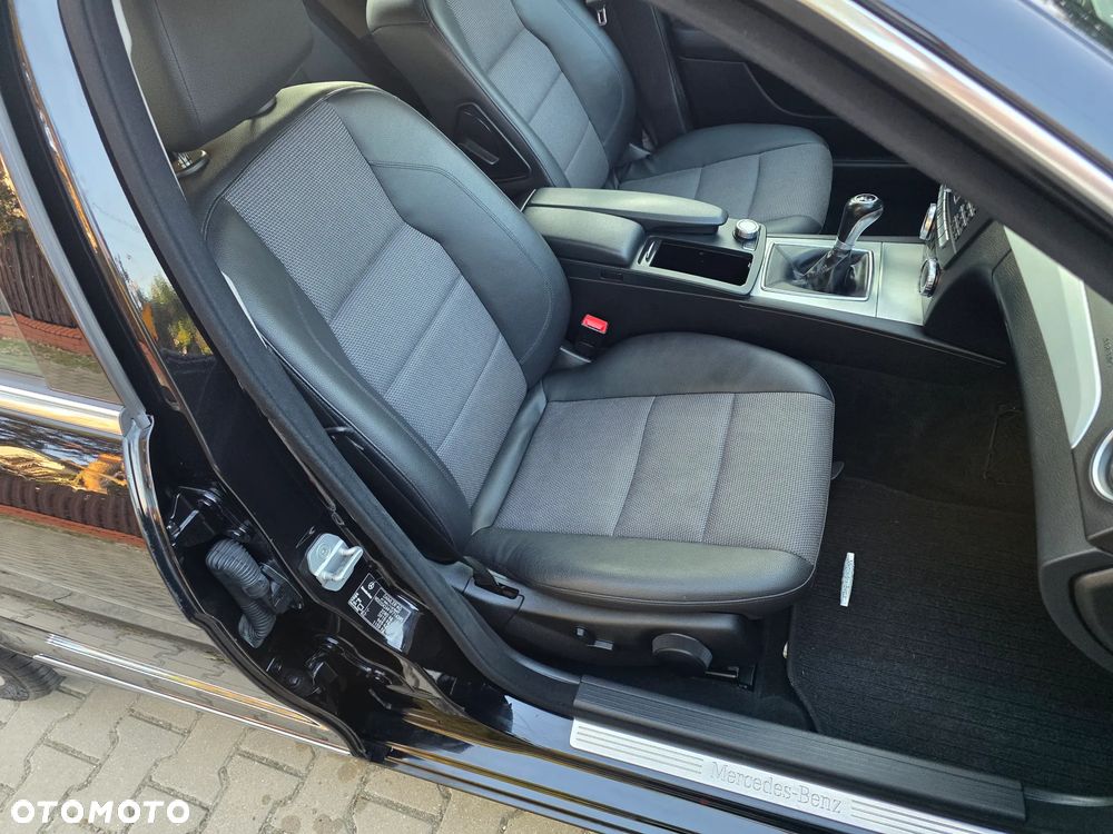 Mercedes-Benz Klasa C 180 BlueEFFICIENCY Avantgarde - 34