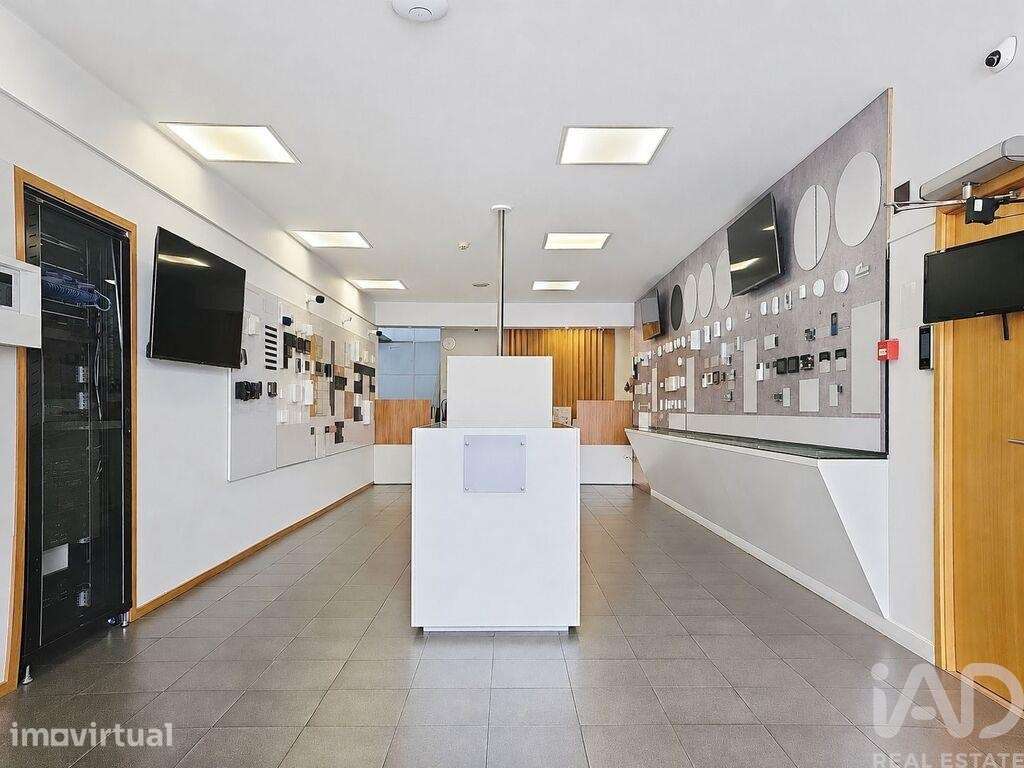 Loja / Estabelecimento Comercial em Mafamude e Vilar do Paraíso de 104 - Grande imagem: 4/21