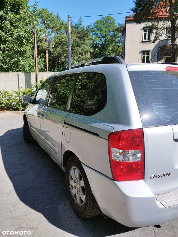 Kia Carnival - 2