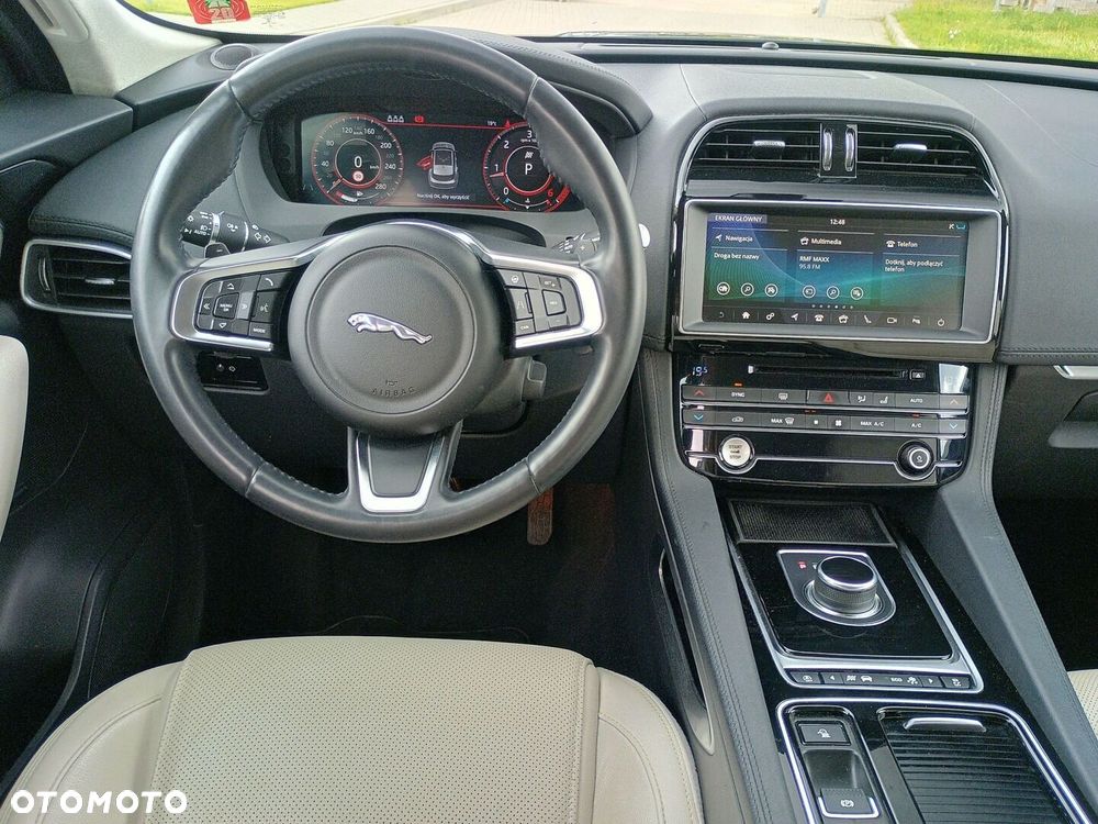 Jaguar F-Pace - 17