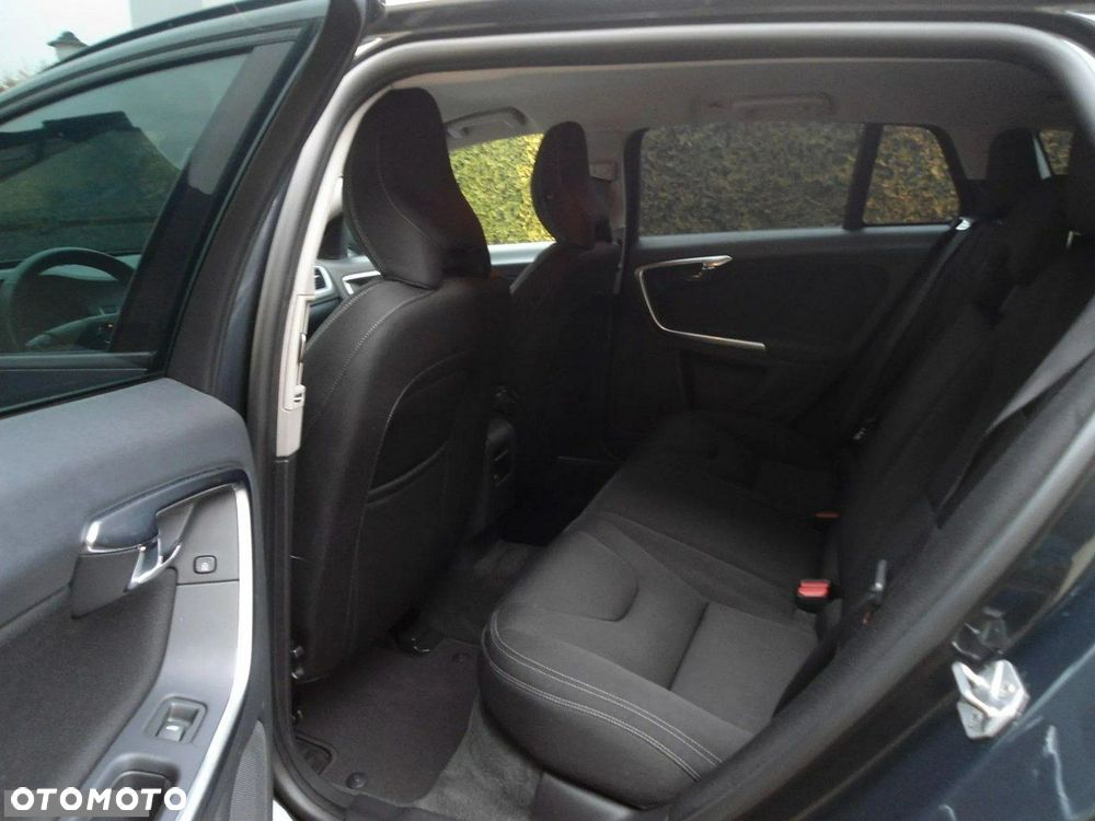 Volvo V60 D2 Momentum - 24