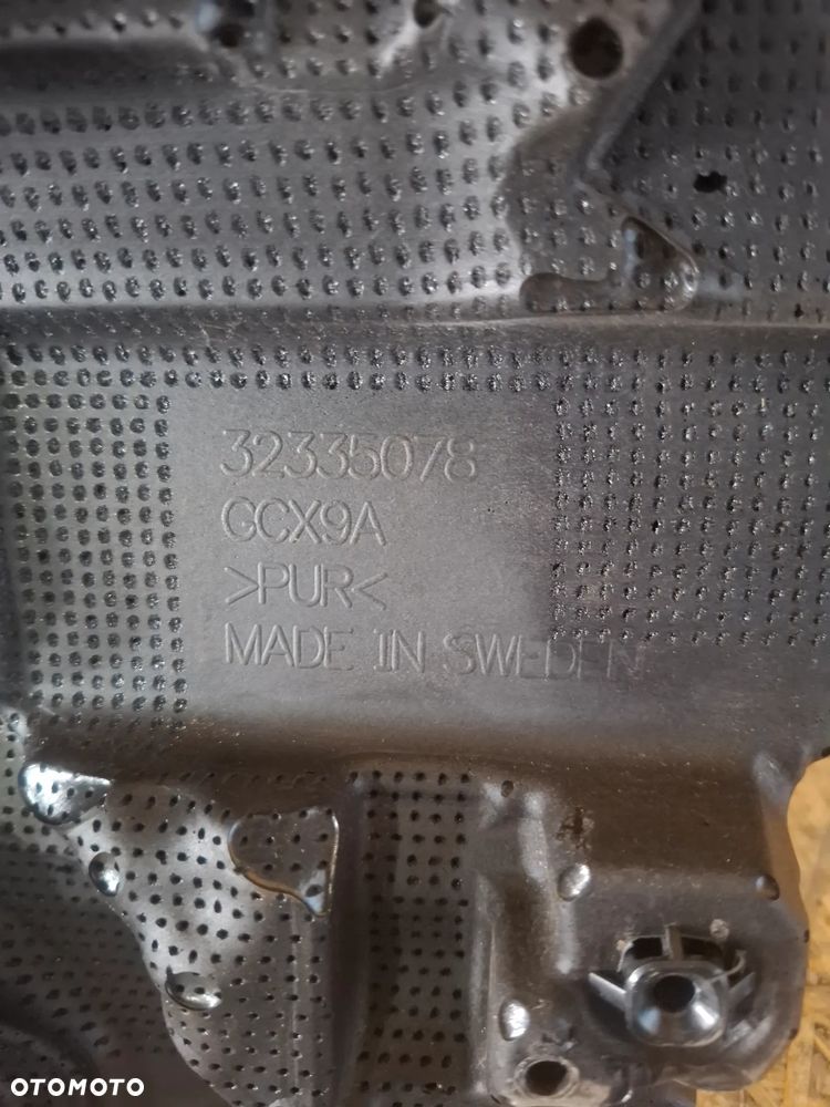 VOLVO XC40 górna pokrywa osłona silnika mHEV 32335078 - 2