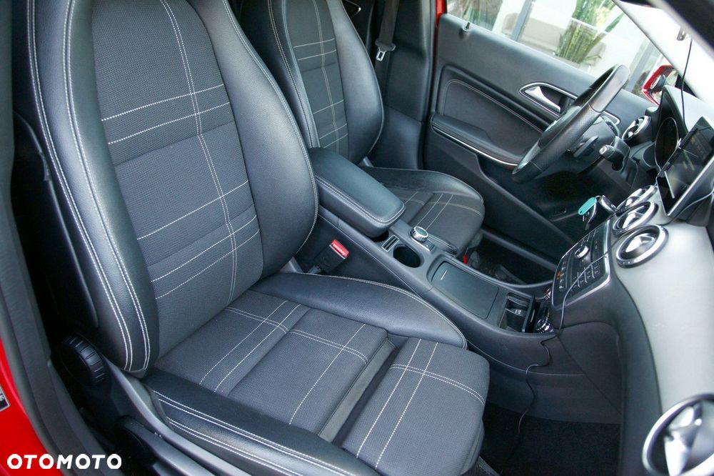 Mercedes-Benz GLA 180 7G-DCT Style - 15