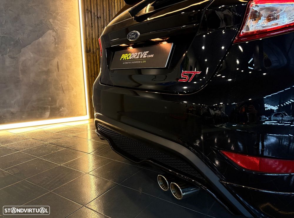 Ford Fiesta 1.6 EcoBoost ST - 15