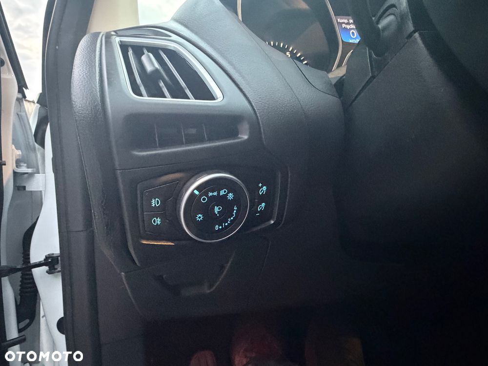 Ford Focus 1.0 EcoBoost Titanium - 29