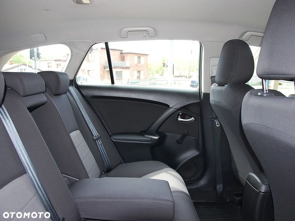 Toyota Avensis - 14