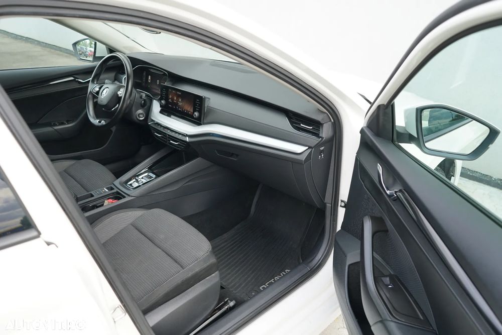 Skoda Octavia 2.0 TDI DSG Ambition - 24