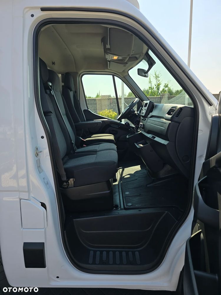 Renault MASTER KONTENER 8 PALET Dłu-4,31cm  Sze-2,11cm  Wys-2,26cm WZMOCNIONE TYLNE ZAWIESZENIE SILNIK 2.3 164KM 144 Tyś Km SERWIS DO OSTATNIEGO Km SALON POLSKA BOGATA OPCJA WYPOSAŻENIA LEDY HALOGENY TEMPOMAT FOTEL KIEROWCY PNEŁMATYCZNY KLIMATYZACJA NOWE OPONY MICHELIN - 36