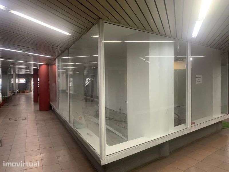 Arrendo loja remodelada no centro de Lousada, Galerias Edinor - Grande imagem: 2/2