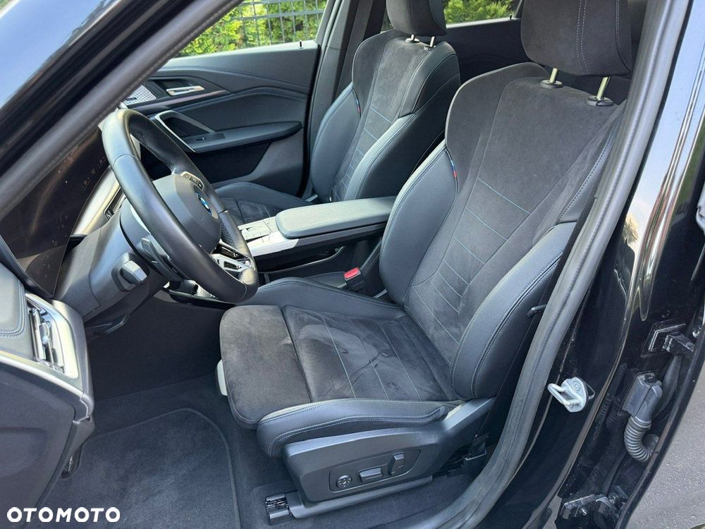 BMW iX1 xDrive30 66.5kWh M Sport - 11