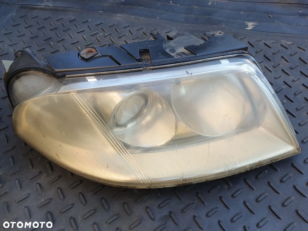 VW PASSAT B5 LIFT REFLEKTOR LAMPA PRAWA PRAWY PRZÓD 3B0941016AN HELLA ORYGINAŁ - 1