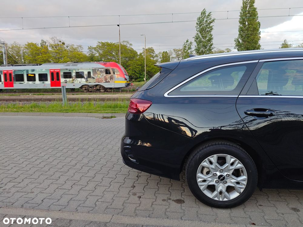 Kia Ceed 1.6 CRDi (48V Mild-Hybrid) Spirit - 17