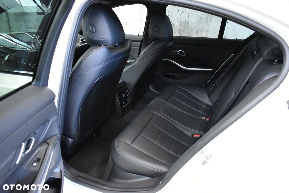 BMW Seria 3 - 22