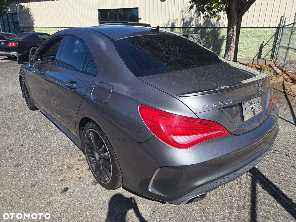 Mercedes-Benz CLA 250 7G-DCT Sport - 4