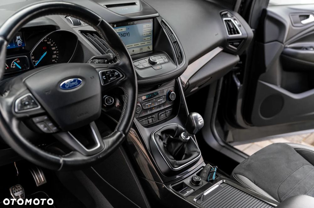 Ford Kuga 1.5 EcoBoost 2x4 ST-Line - 31