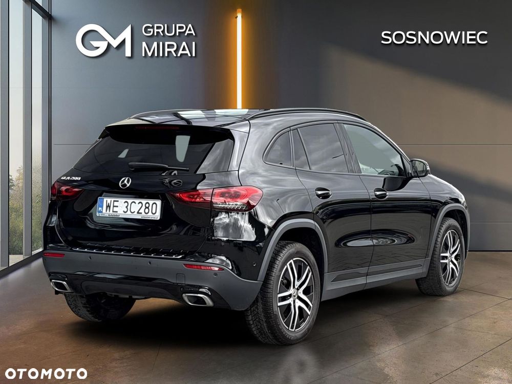 Mercedes-Benz GLA 200 - 5