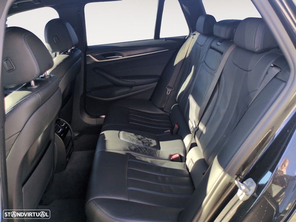 BMW 530 e Pack Desportivo M - 13