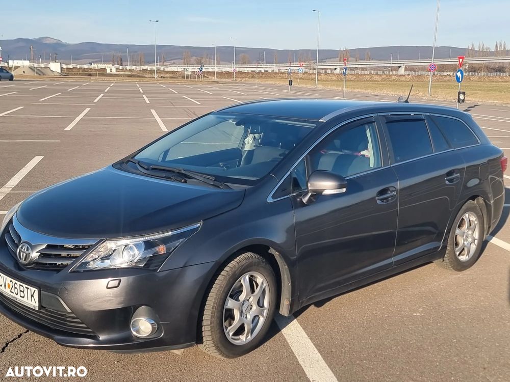 Toyota Avensis 2.0 D-4D Executive - 1