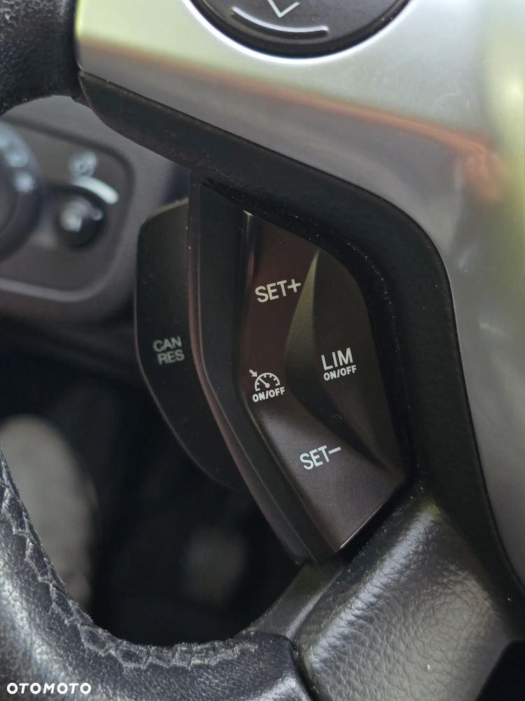 Ford Kuga 2.0 TDCi 2x4 Titanium - 30