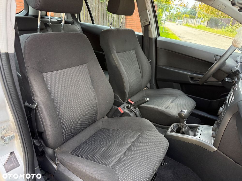 Opel Astra 1.6 Caravan - 16