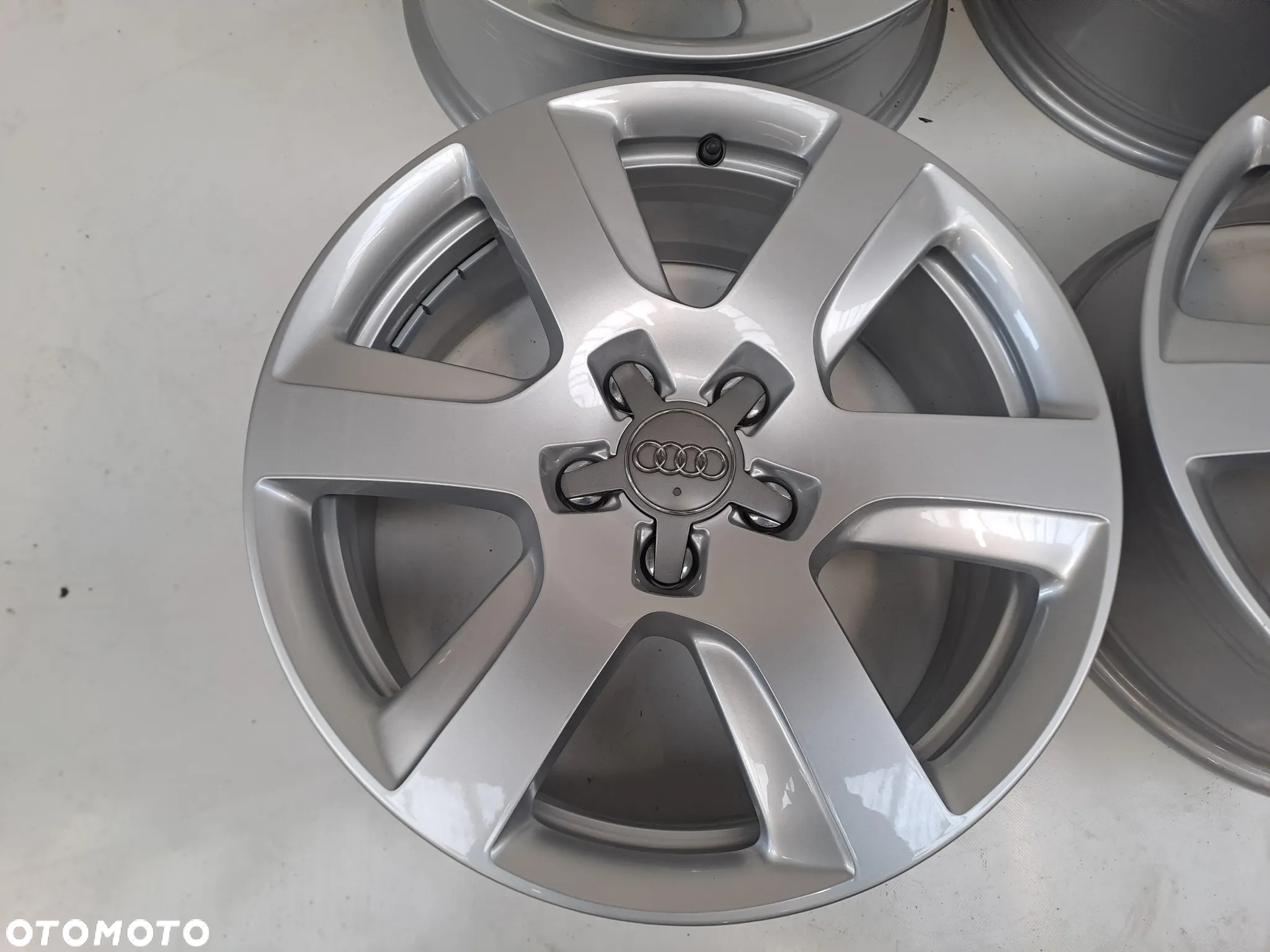 FELGI 5x112 7Jx17 CALI ET25 4G8601025H AUDI A6C7 VW Seat Skoda DEMO Komplet - 5