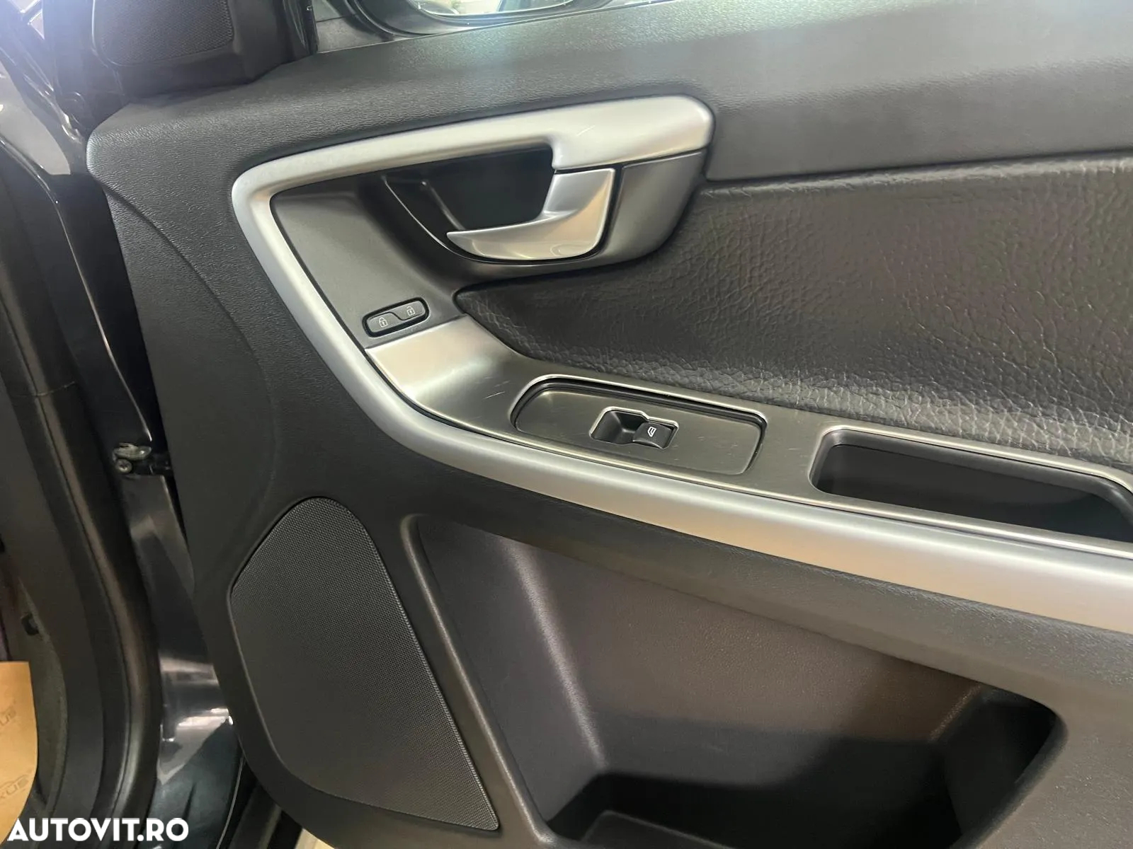 Volvo XC 60 D5 AWD Aut. RDesign - 13