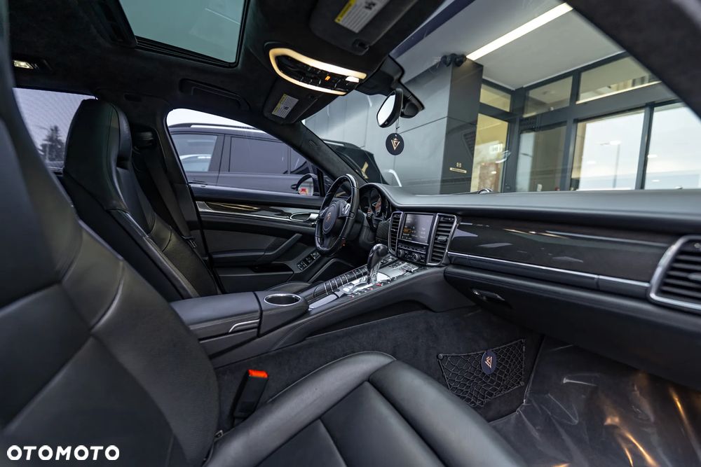 Porsche Panamera Turbo PDK - 38