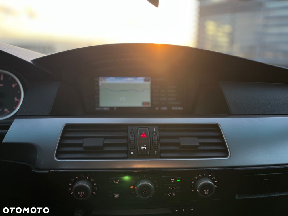 BMW Seria 5 525d Touring - 16