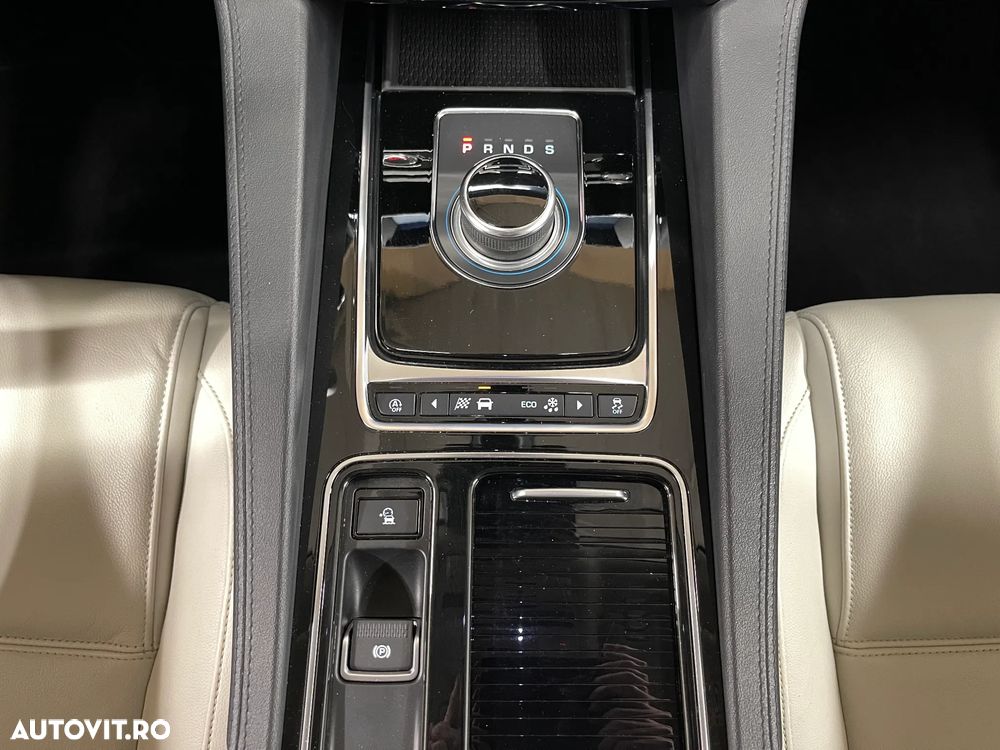 Jaguar F-Pace 20d AWD Aut. Portfolio - 19