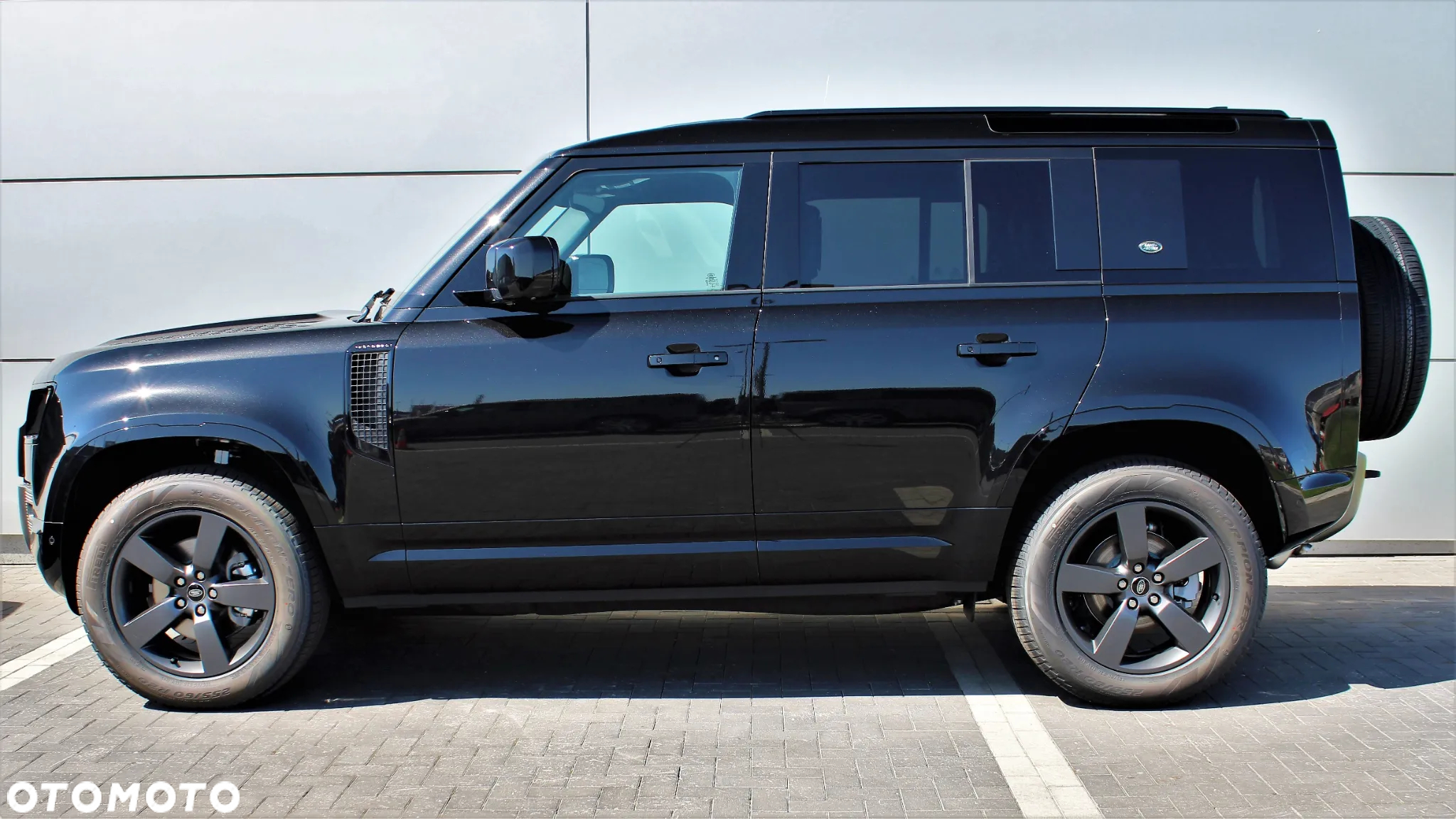 Land Rover Defender - 6