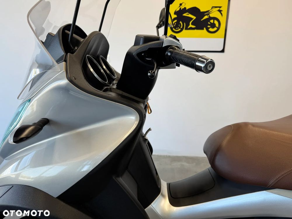 Piaggio MP-3 - 22