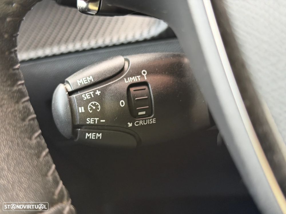 Peugeot 2008 1.2 PureTech Allure Pack EAT8 - 9
