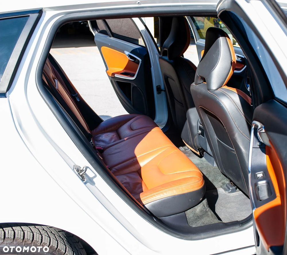 Volvo V60 T6 AWD Summum - 34