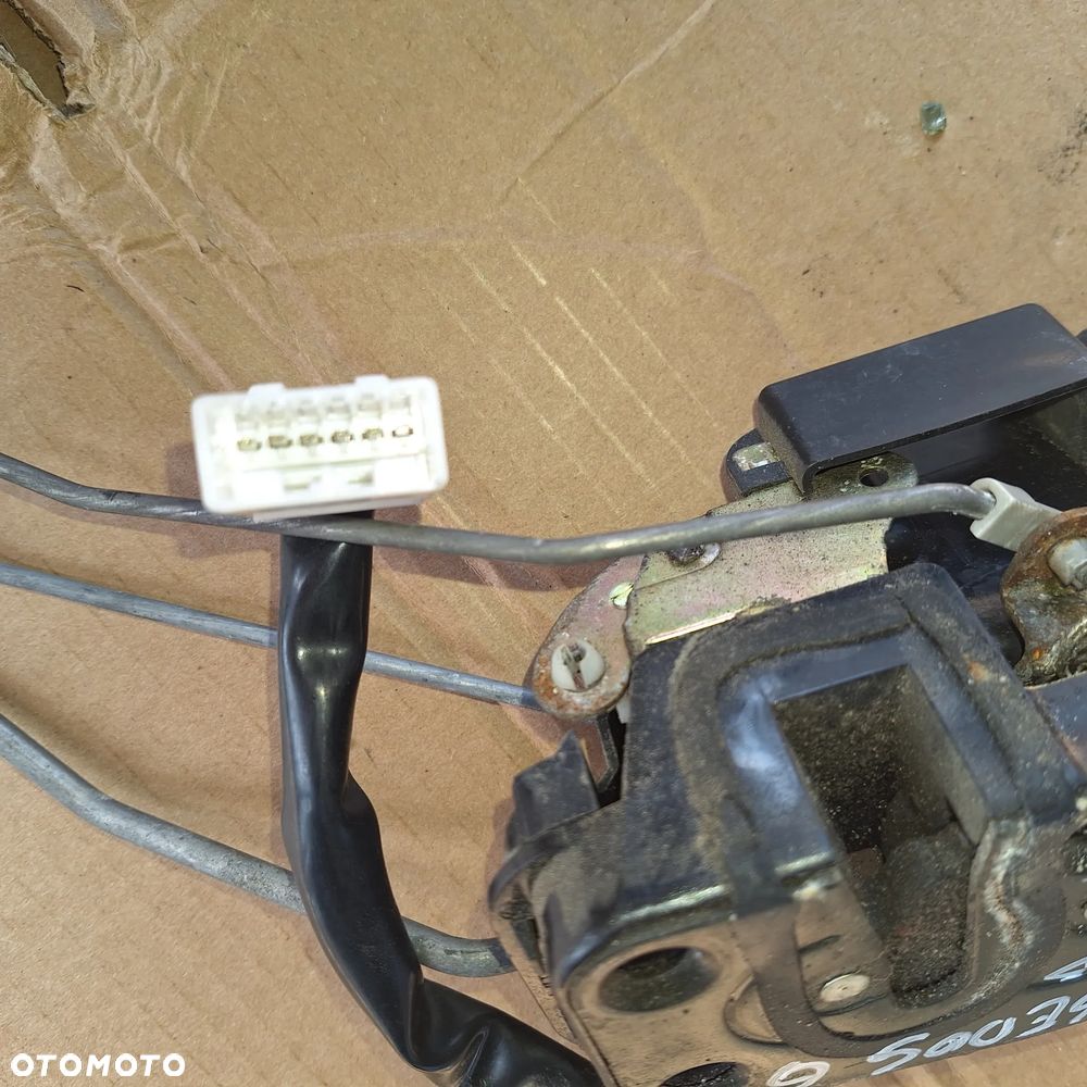 ZAMEK DRZWI LEWY PRZOD 6 PINOW PRAWY PRZOD 2 PINOW MAZDA XEDOS 6 - 3