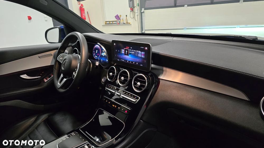 Mercedes-Benz GLC 300 d 4Matic 9G-TRONIC AMG Line Plus - 25