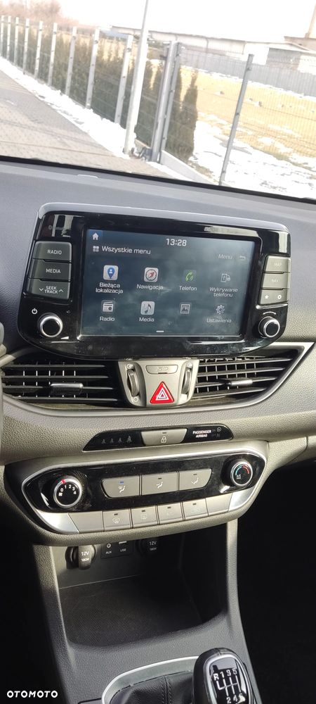 Hyundai i30 1.4 T-GDI Family+ - 17