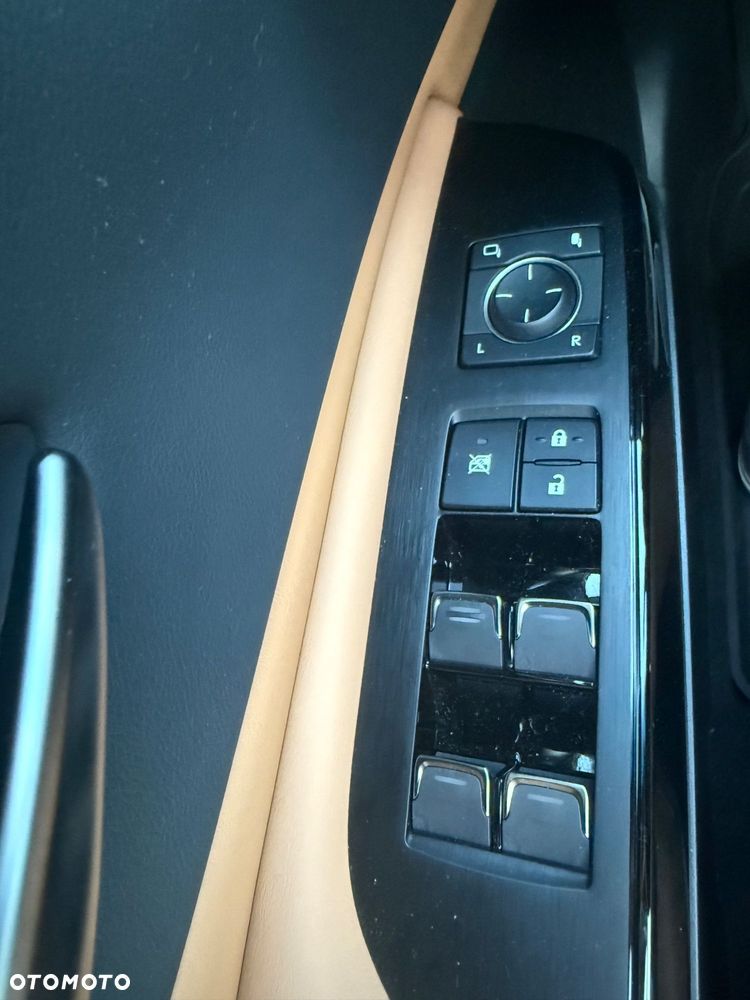 Lexus ES 300h Business Edition - 16