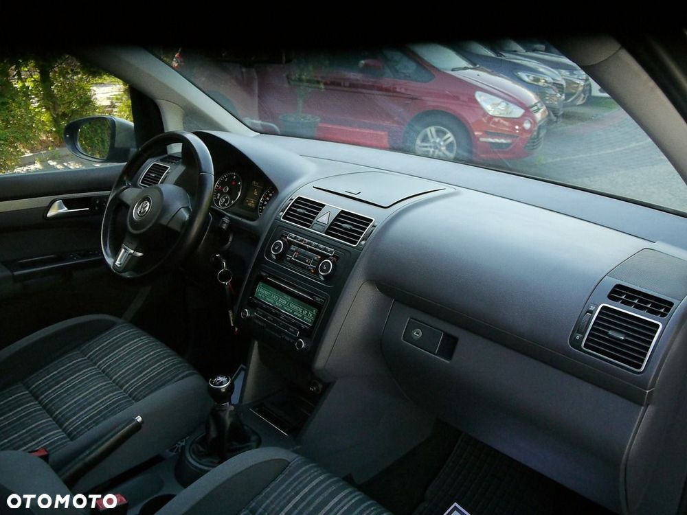 Volkswagen Touran - 28